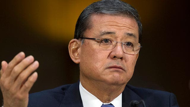 Mounting bipartisan calls for Shinseki's resignation from VA