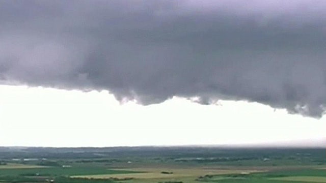 Residents in central US brace for tornadoes 