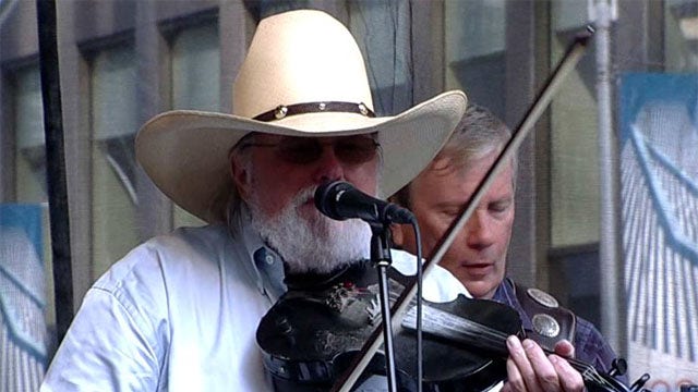 Charlie Daniels performs 'The Devil Went Down to Georgia'