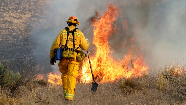 Thousands under evacuation order as SoCal wildfire rages