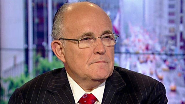 Giuliani: Incompetence of WH is impossible to describe