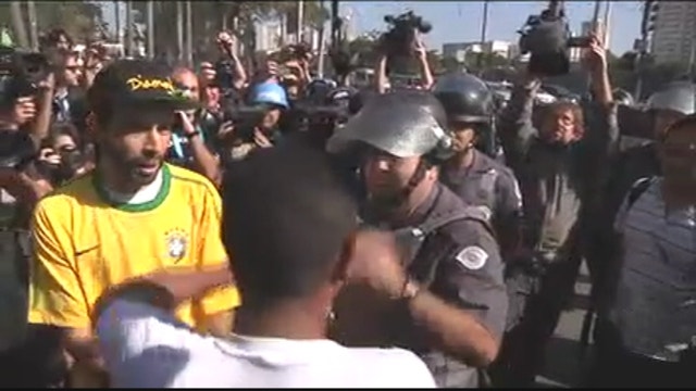 Raw footage: Police and protesters clash in Sao Paulo
