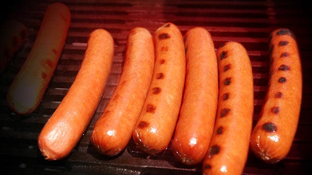 Report: Steaks may be safer than hot dogs, salami for men