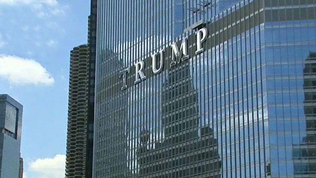 Controversy as Donald Trump adds name to Chicago skyline