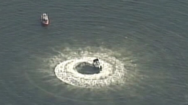 Motorboat circles out of control in Tampa Bay