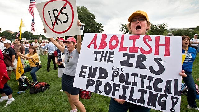 Tea Party supporters rally for audit of the IRS