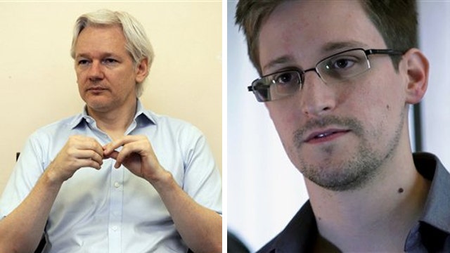 Is Wikileaks creator Julian Assange helping Edward Snowden?