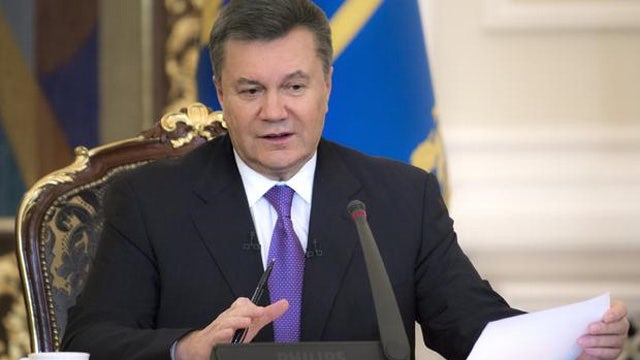 Ukraine's president pushes for peace as violence continues 