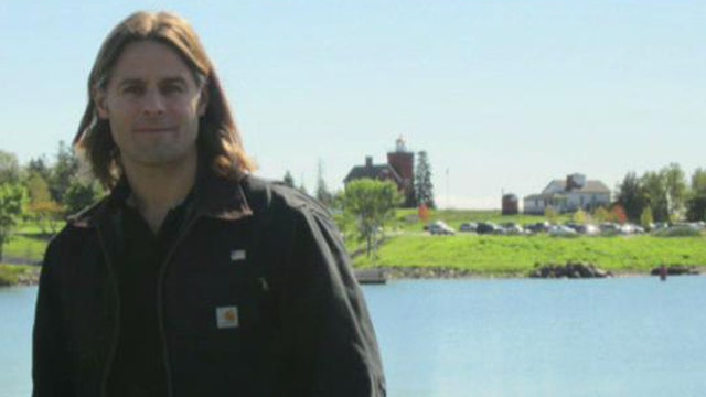 'Brad Pitt of the GOP' wants voters to focus on the issues