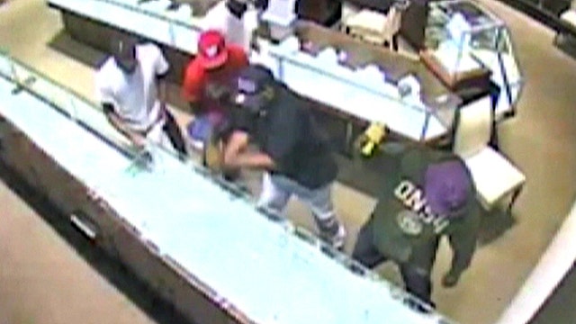 Men steal almost $1 million worth of jewelry in 15 seconds