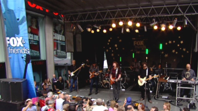 The Doobie Brothers perform 'World Gone Crazy'