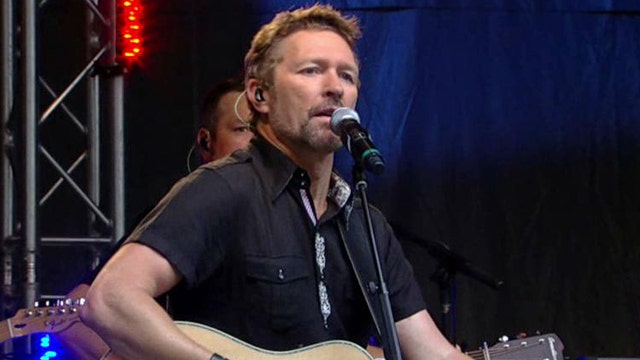 Craig Morgan performs 'We'll Come Back Around'