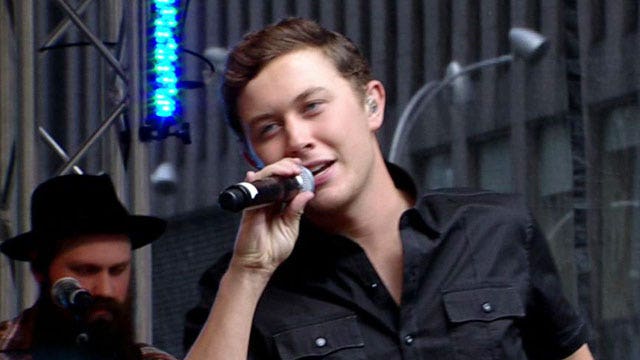 Scotty McCreery performs 'Feelin' It'