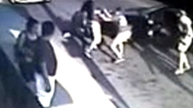 Minn Police Officer Beaten While Making Arrest Fox News Video 