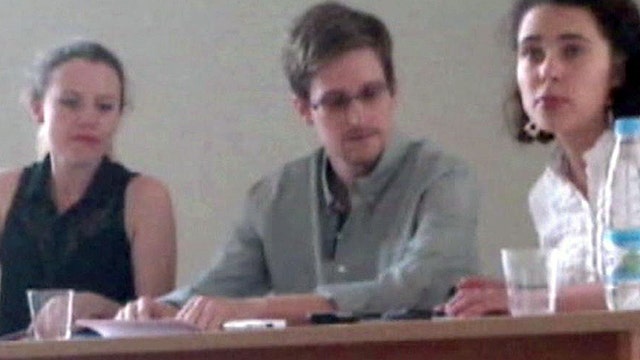 NSA leaker says he will seek asylum in Russia