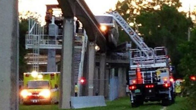 Power outage shuts down Disney World monorail train