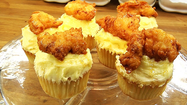 Making Robicelli's Chicken N'Waffles Cupcakes