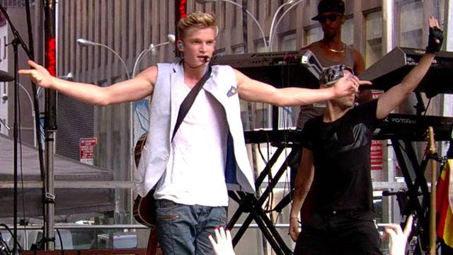 Cody Simpson performs 'Pretty Brown Eyes'
