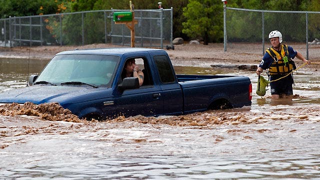 Flash flooding, heavy rain pound Arizona