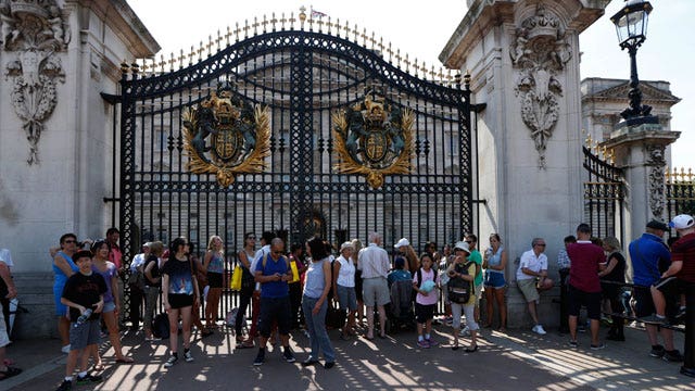 How will public be notified of royal baby's birth?