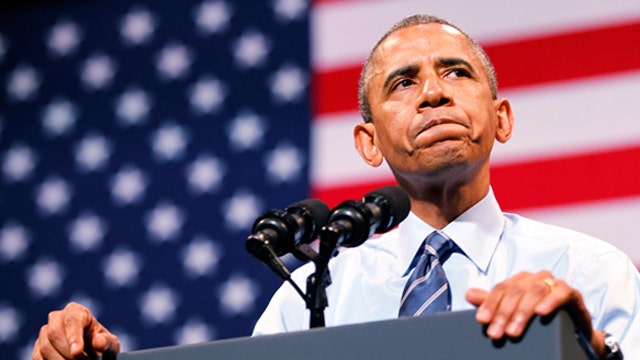 Critics call on Obama to cancel fundraisers, focus on crises