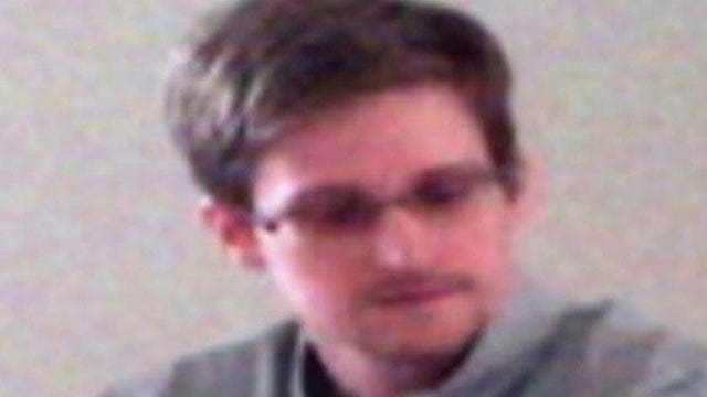 Snowden to remain in Moscow transit zone for now