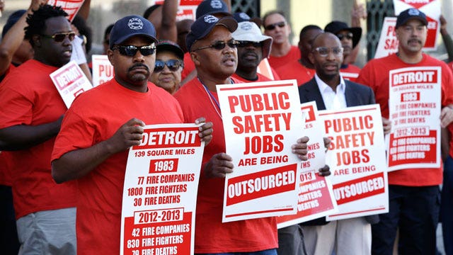 Federal judge blocks Detroit bankruptcy lawsuits