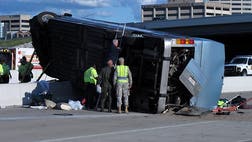 >Accident kills 3 people, injures dozens of others