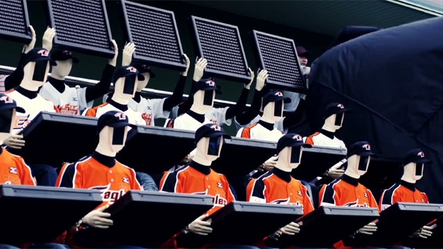 Robofans 'cheer' baseball team