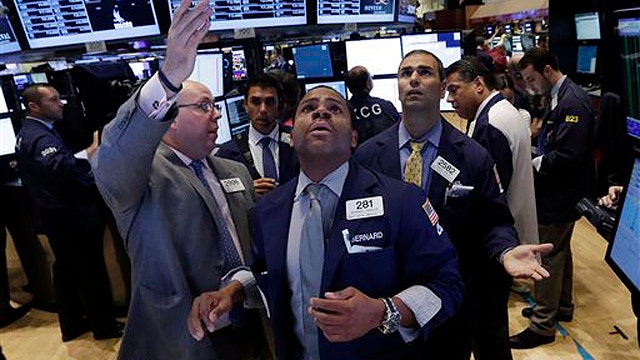 US economy recovering? S&P 500 soars to record high