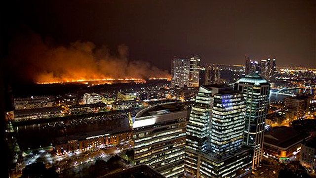 Fire blazes through ecological reserve in Buenos Aires
