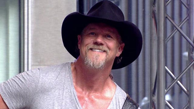 Trace Adkins performs 'There's a Girl in Texas'