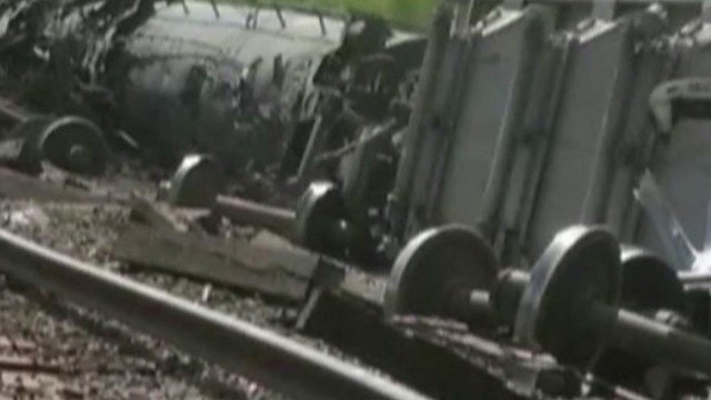 Train carrying toxic material derails in Louisiana 