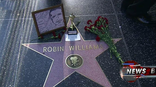 Fans pay their respects at Robin Williams' Walk of Fame star
