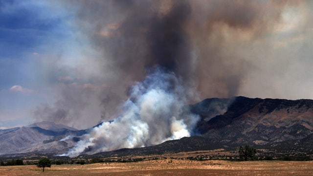 12 homes destroyed in Utah wildfire, hundreds more in danger