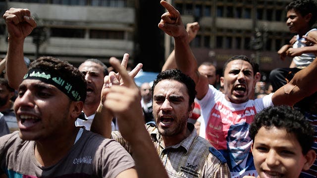 Major companies halt operations amid unrest in Egypt