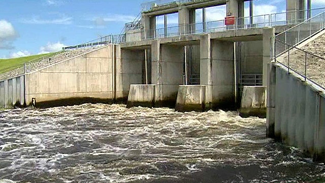 Lake Okeechobee's leaky dike threatens Fla. flood zones