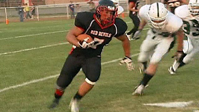 Football star returns to field with prosthetic blade