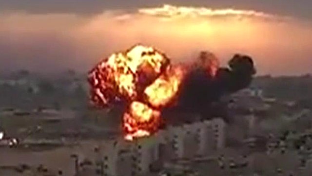 Massive fireball after fighter jet crashes into apartment