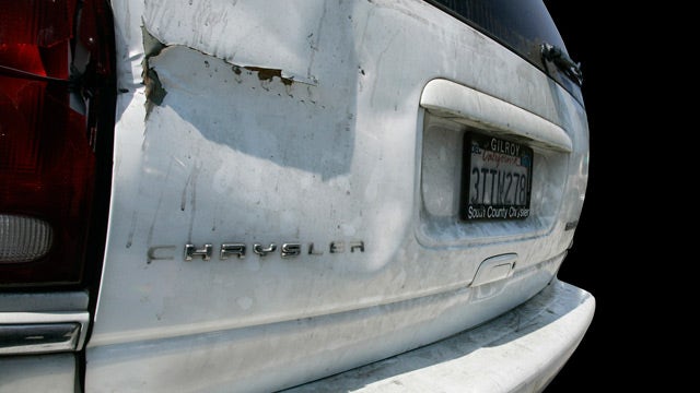 Sister won't get rid of decrepit minivan: Normal or Nuts?