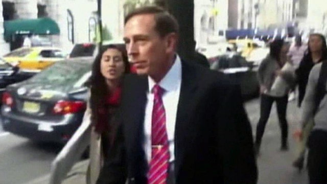 Students harass David Petraeus on first day of class