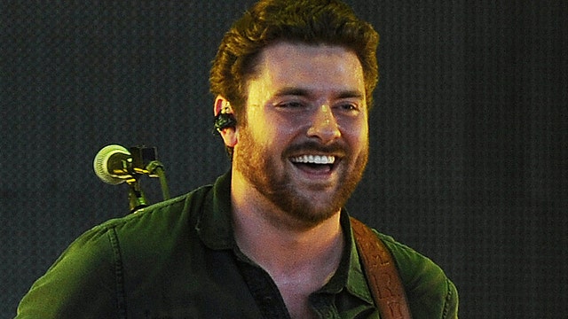 Country singer Chris Young turns things up