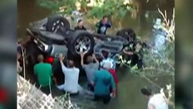 Brave bystanders save teens trapped in submerged SUV