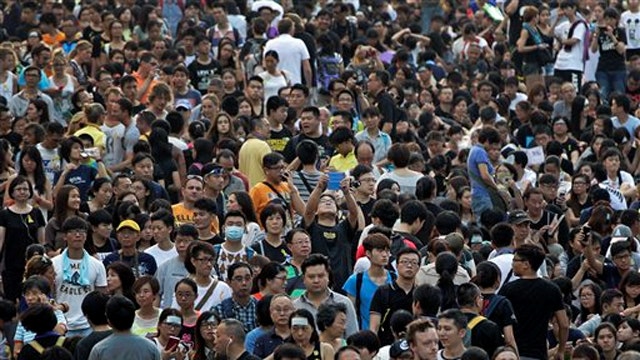 Student protestors in Hong Kong threaten to occupy buildings