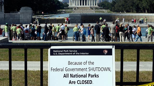 WWII vets refuse to be denied access to memorial in DC