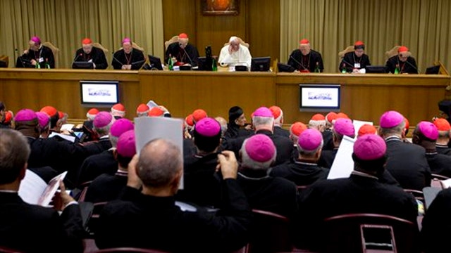 Vatican ambassadors meet with pope to discuss ISIS