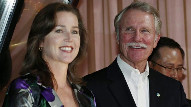 Report: Oregon gov.'s fiancée helped buy land for marijuana