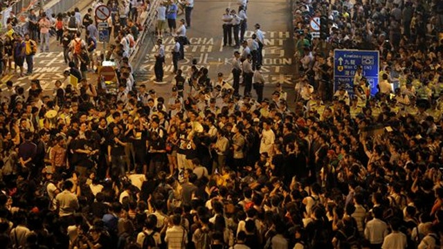 Police use pepper spray to stop violent Hong Kong protests 
