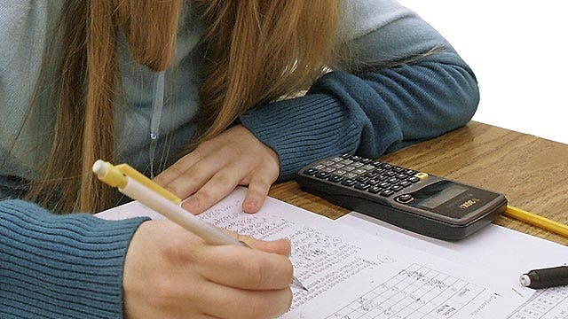 Teen sues school district after getting 'F' on exam