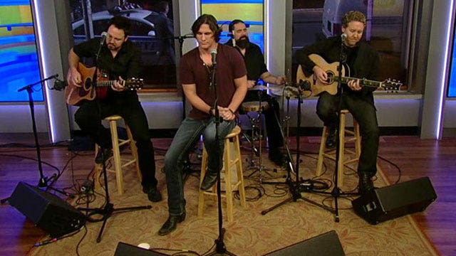 Joe Nichols performs 'Sunny and 75'